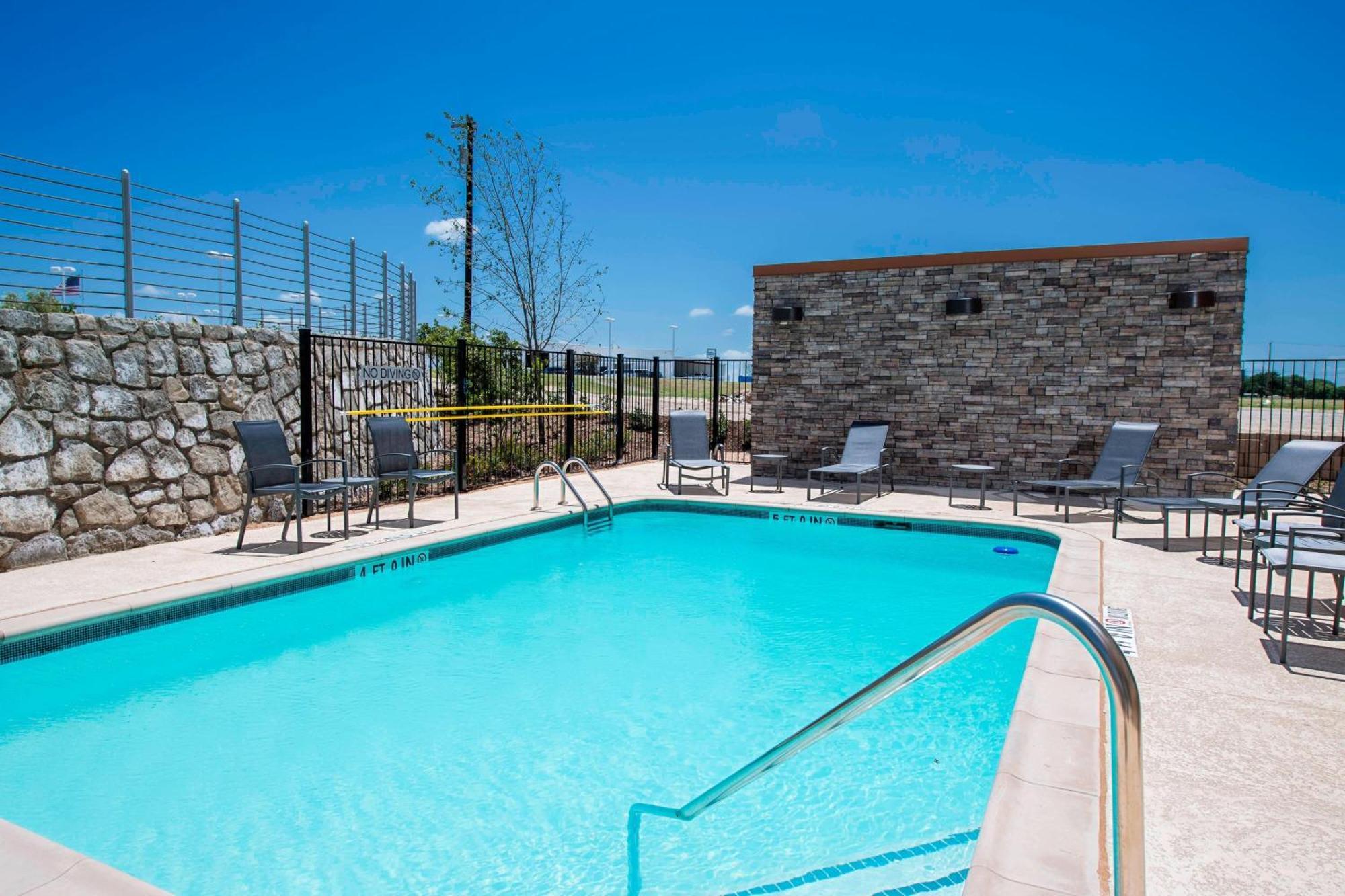 Fairfield Inn & Suites By Marriott Dallas Waxahachie Bagian luar foto